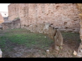 03651 ostia - regio i - insula iii - caseggiato del mitreo di menandro (i,iii,5) - via dei balconi - raum 12 - suedwestecke - bli ri suedosten - 2015.jpg